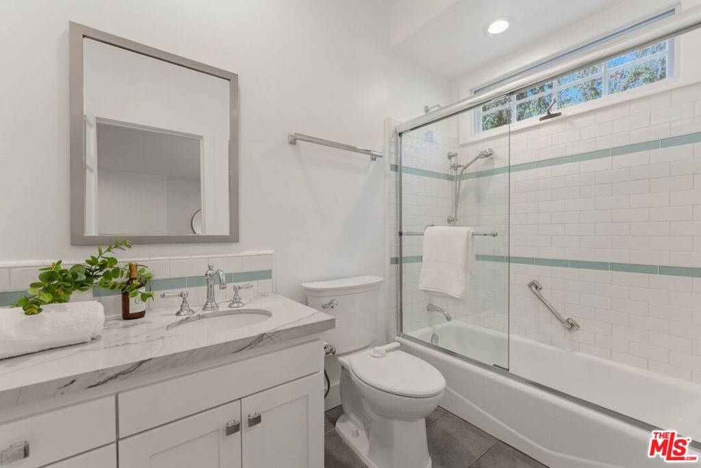 2055 Kelton Avenue Property Photo 37