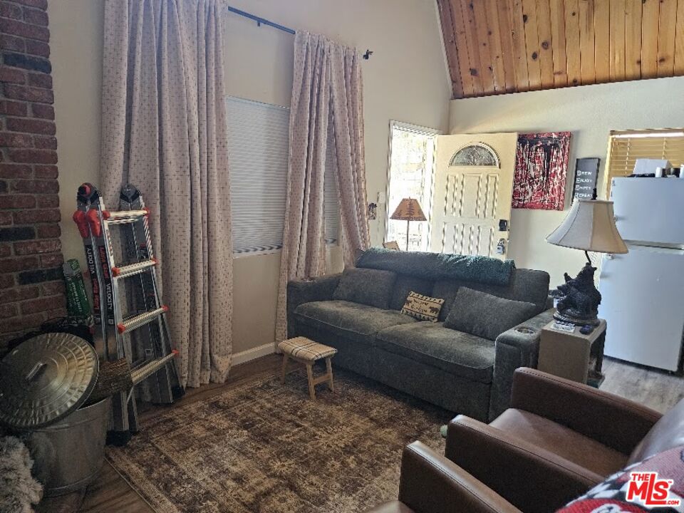 550 Pine Lane Property Photo 3