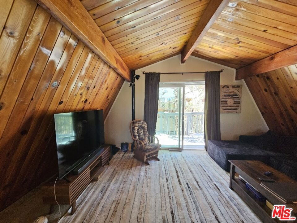 550 Pine Lane Property Photo 4