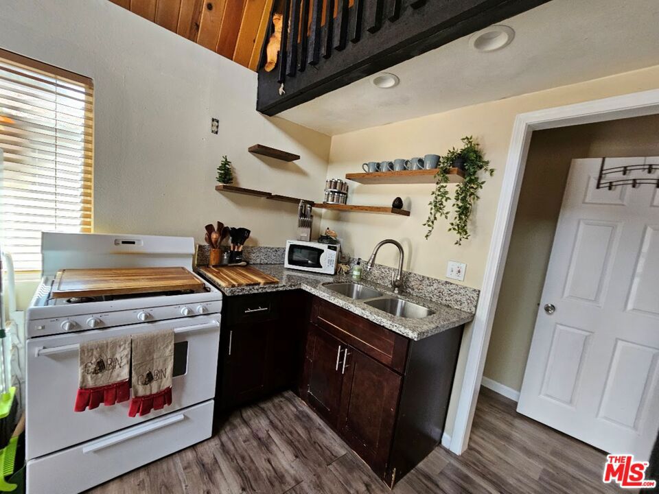 550 Pine Lane Property Photo 5