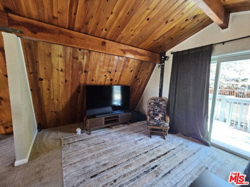 550 Pine Lane Property Photo 6