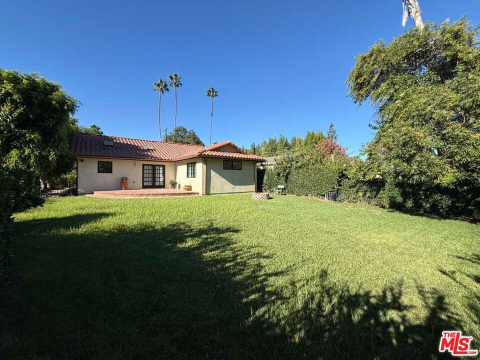 14655 Morrison Street Property Photo 15