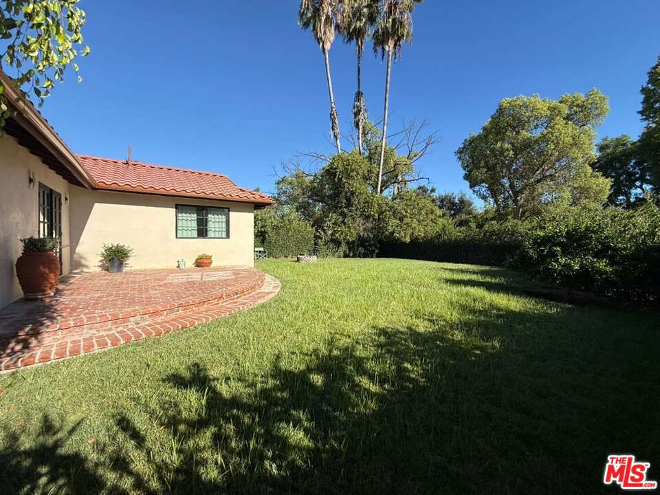 14655 Morrison Street Property Photo 16