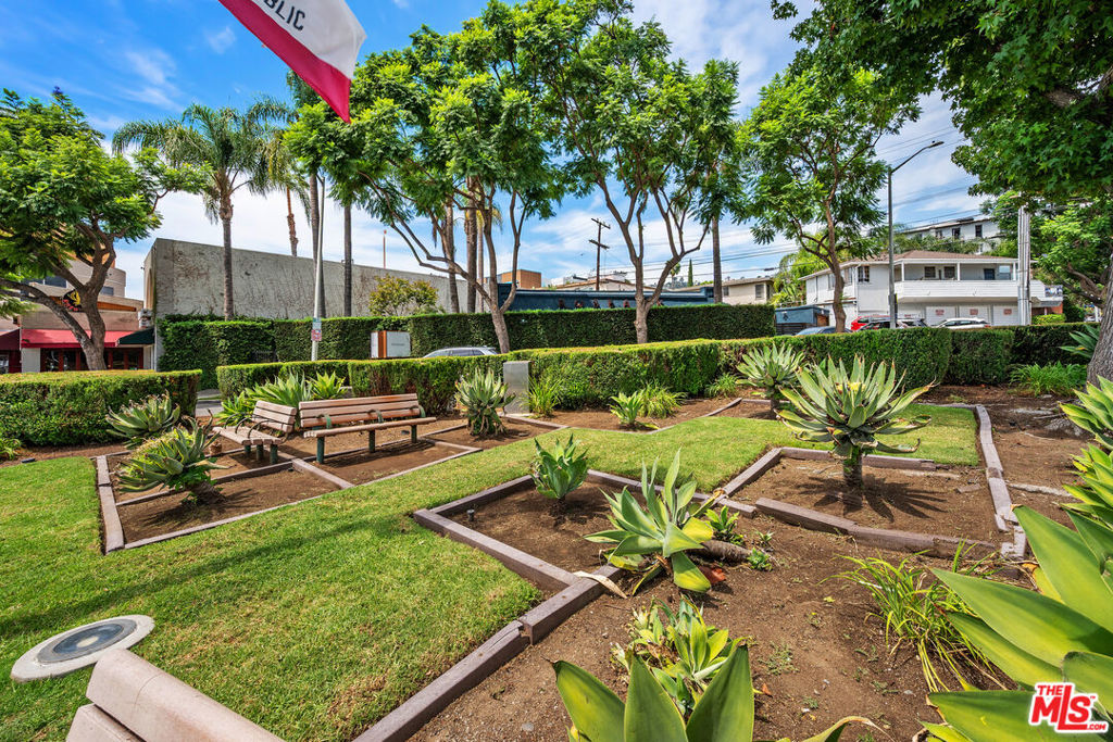 1111 N Crescent Heights Boulevard Property Photo 1