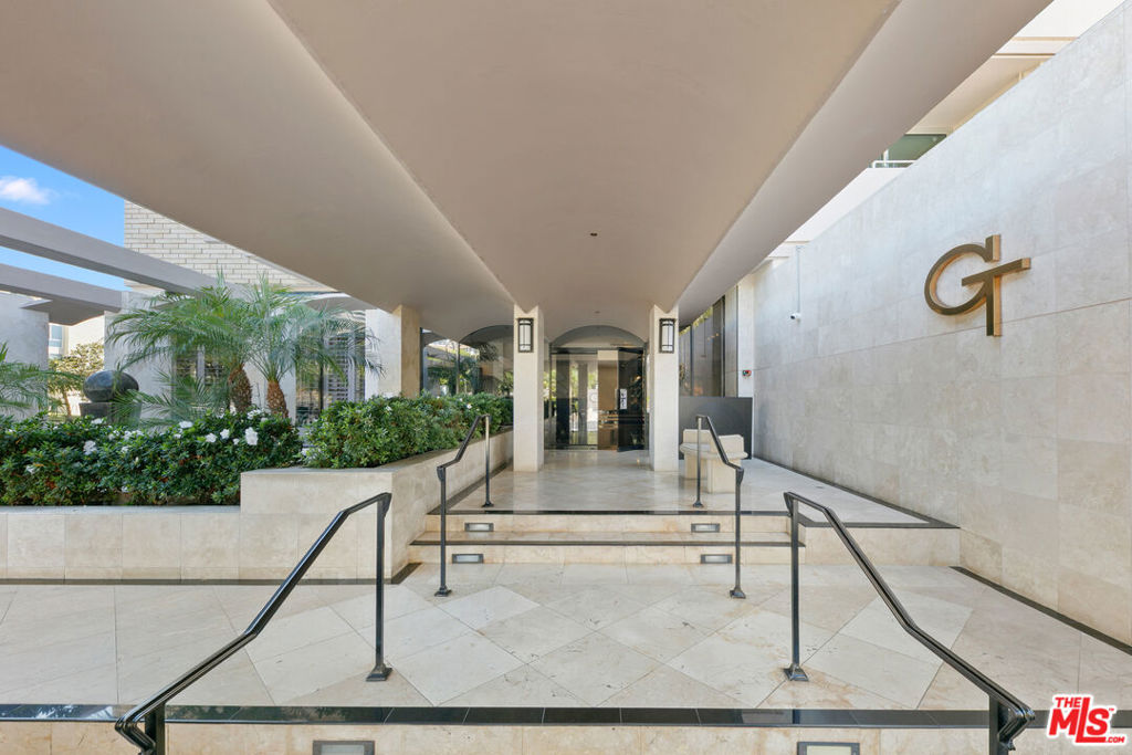 1333 S Beverly Glen Boulevard 403 Property Photo 2