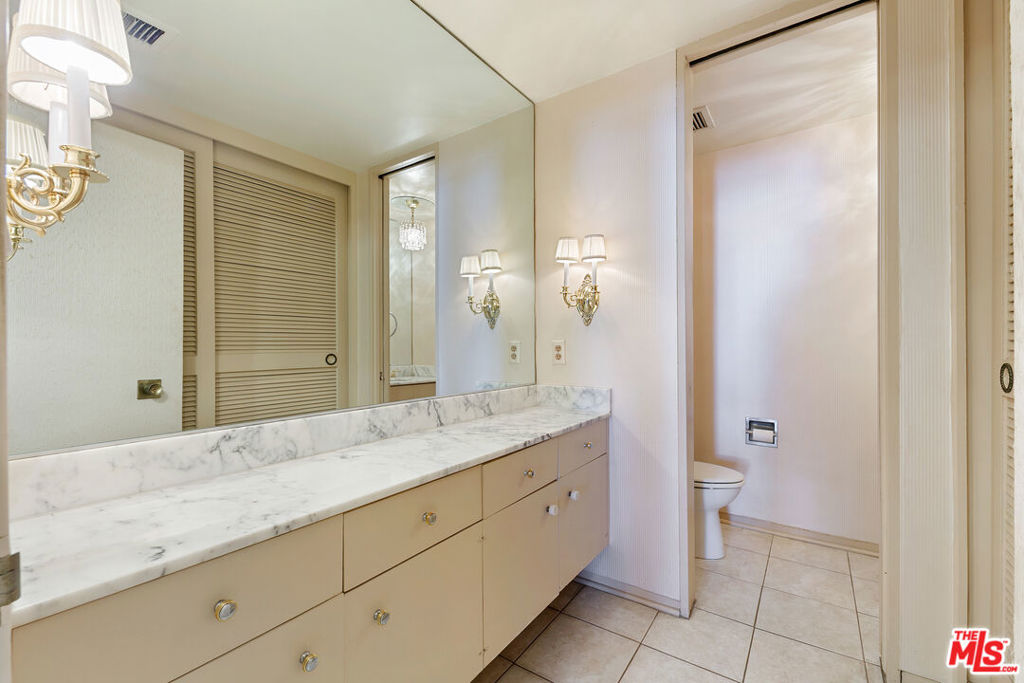 1333 S Beverly Glen Boulevard 403 Property Photo 12