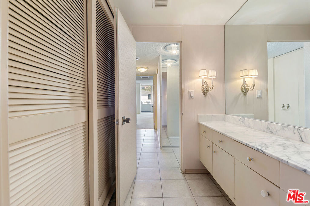 1333 S Beverly Glen Boulevard 403 Property Photo 14