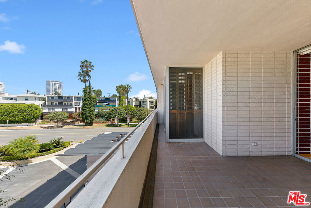 1333 S Beverly Glen Boulevard 403 Property Photo 16