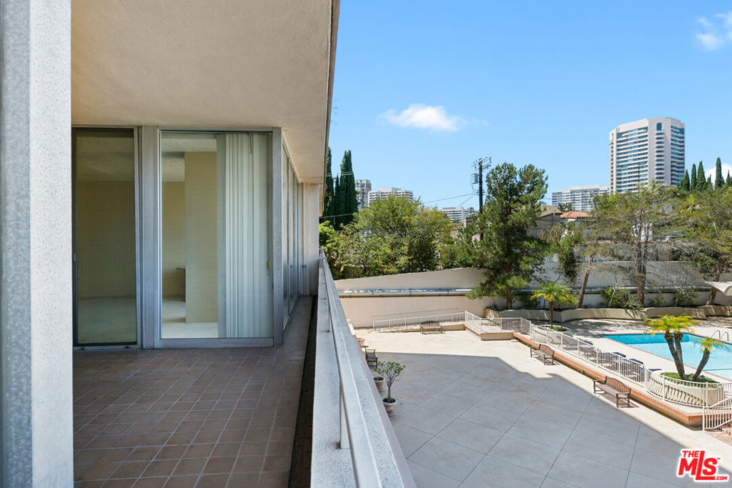 1333 S Beverly Glen Boulevard 403 Property Photo 17