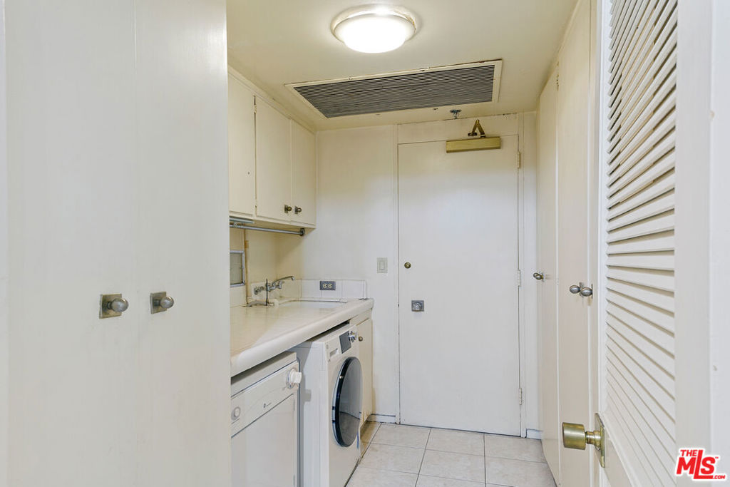1333 S Beverly Glen Boulevard 403 Property Photo 22