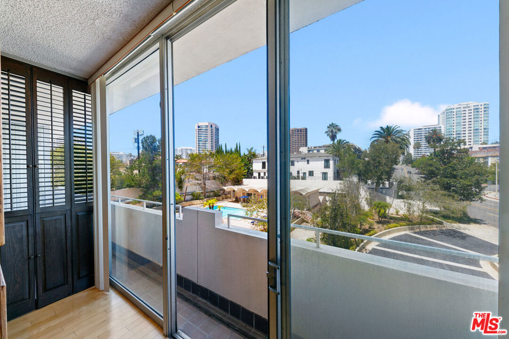 1333 S Beverly Glen Boulevard 403 Property Photo 25