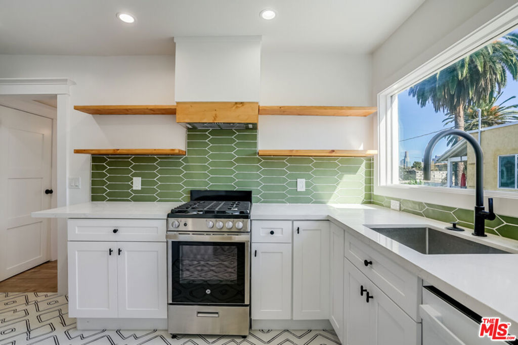 633 N Rampart Boulevard Property Photo 1