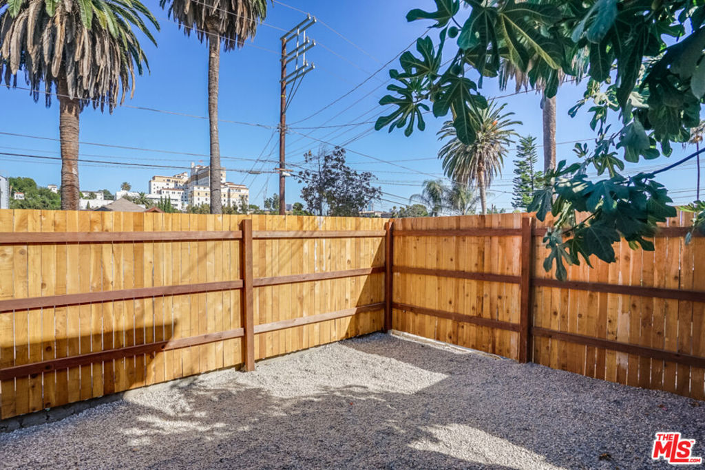 633 N Rampart Boulevard Property Photo 5