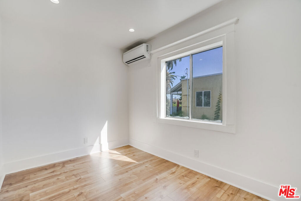 633 N Rampart Boulevard Property Photo 9