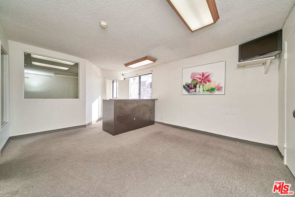 3361 W 1st Street 200 Property Photo 7