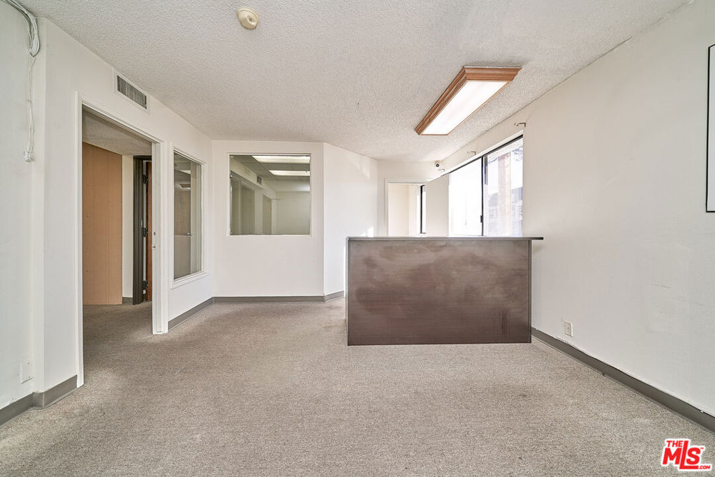 3361 W 1st Street 200 Property Photo 8