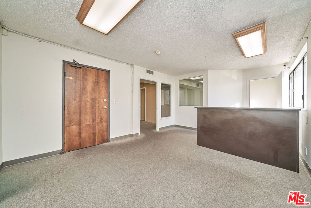 3361 W 1st Street 200 Property Photo 9