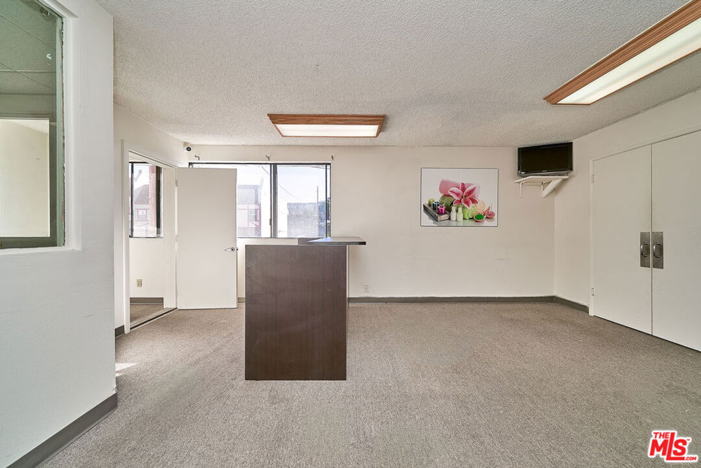 3361 W 1st Street 200 Property Photo 10