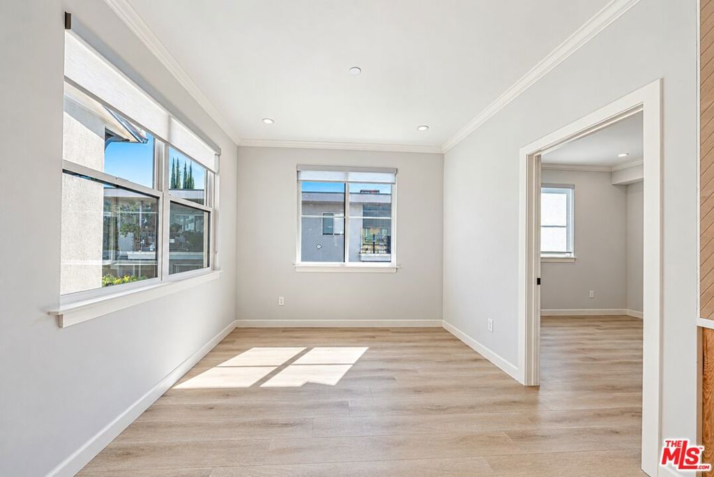 1022 La Cadena Avenue B Property Photo 8