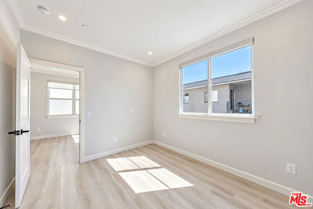 1022 La Cadena Avenue B Property Photo 12