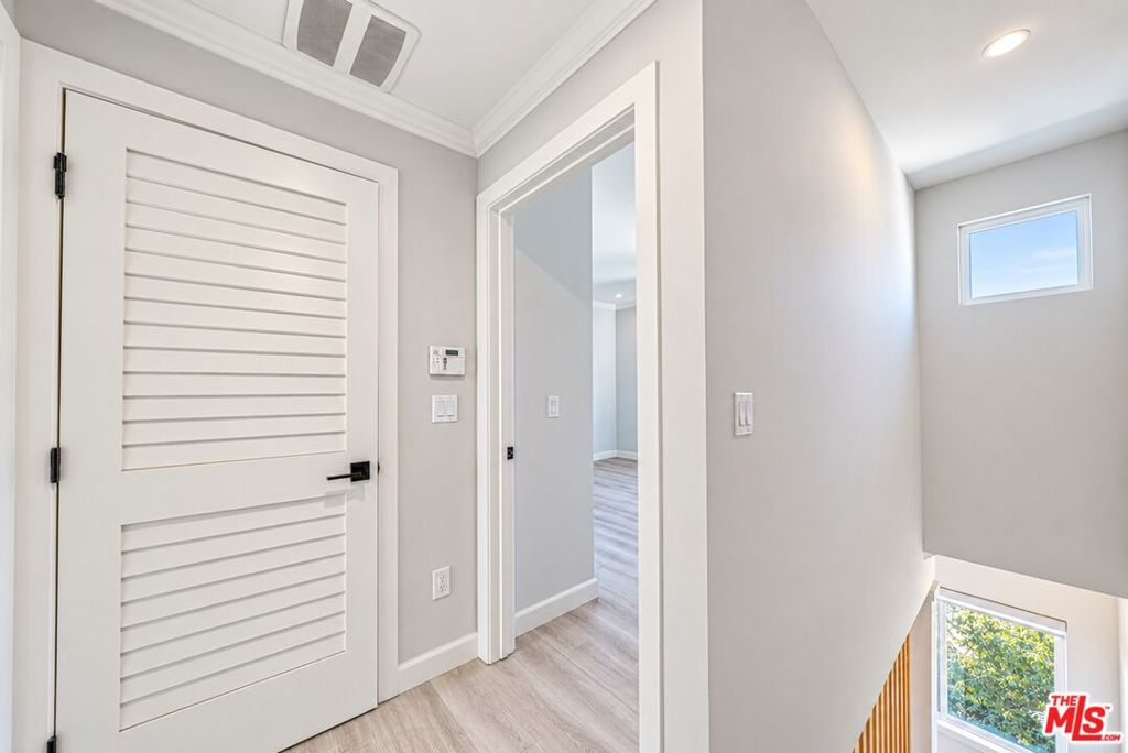 1022 La Cadena Avenue B Property Photo 21