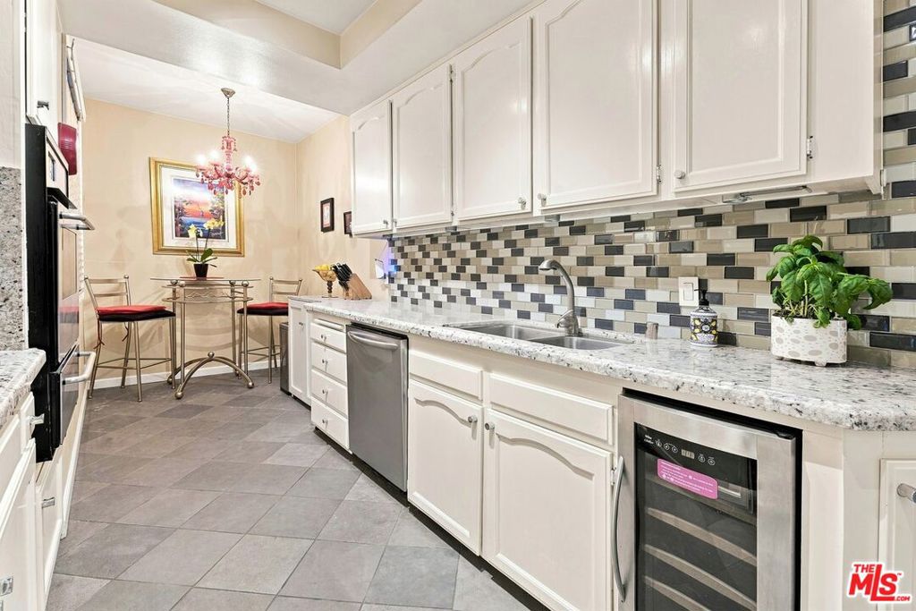 8455 Fountain Avenue 206 Property Photo 9