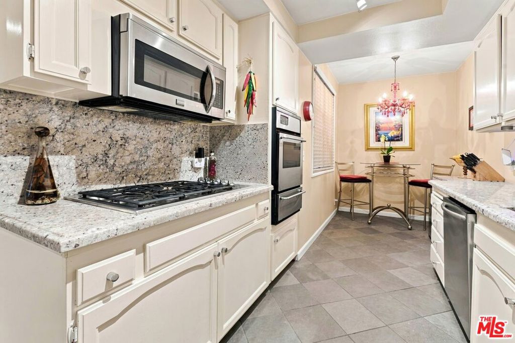 8455 Fountain Avenue 206 Property Photo 11