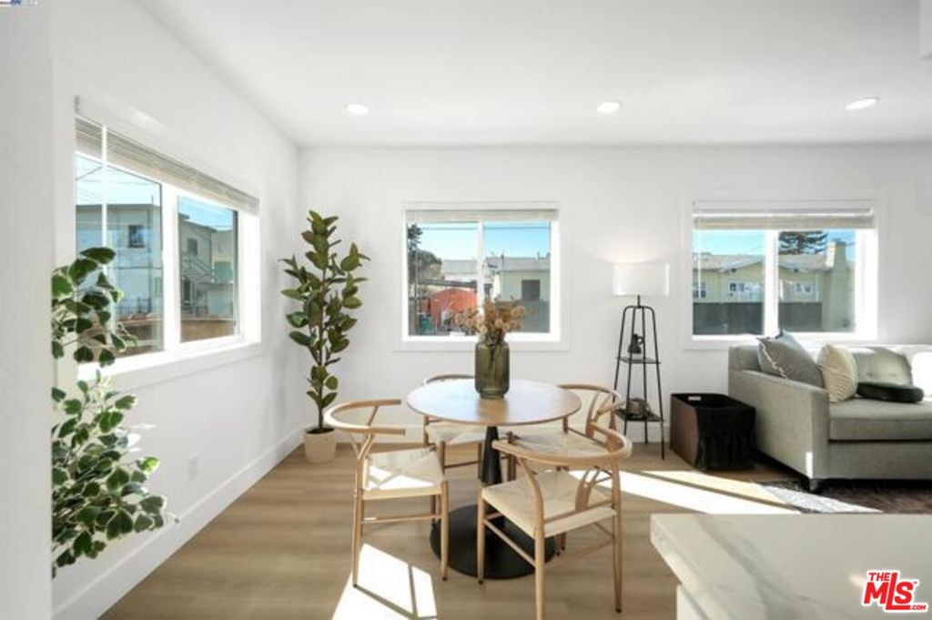 5718 Los Angeles Street Property Photo 3