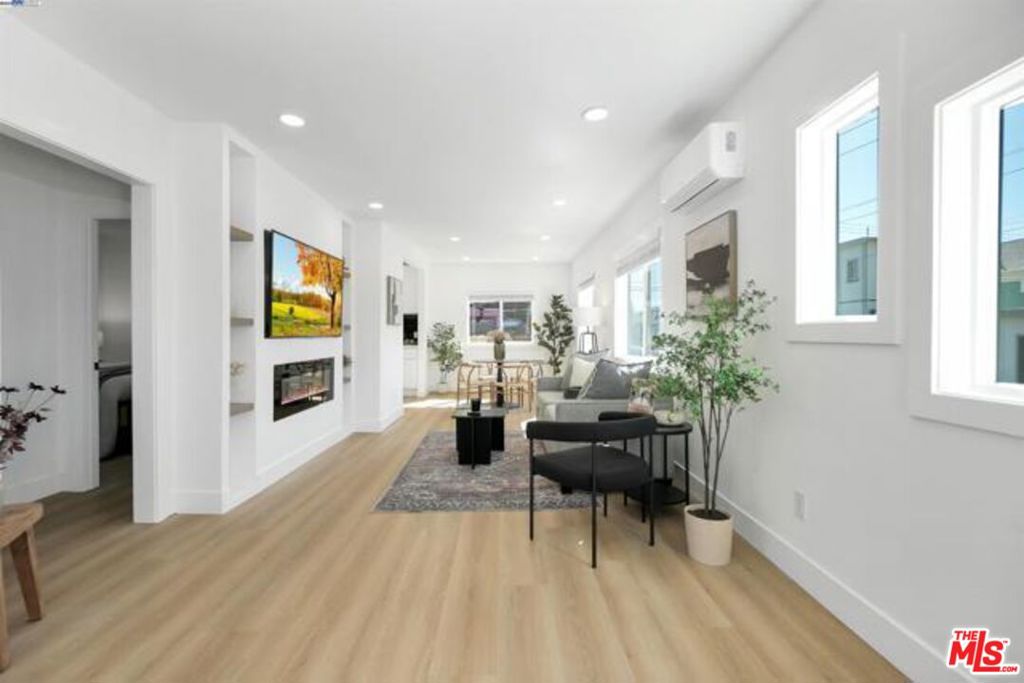 5718 Los Angeles Street Property Photo 6