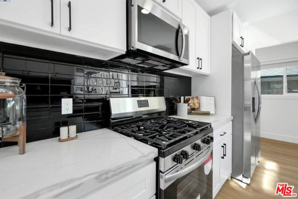5718 Los Angeles Street Property Photo 10