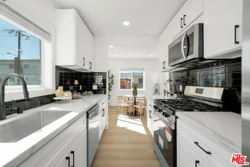 5718 Los Angeles Street Property Photo 11