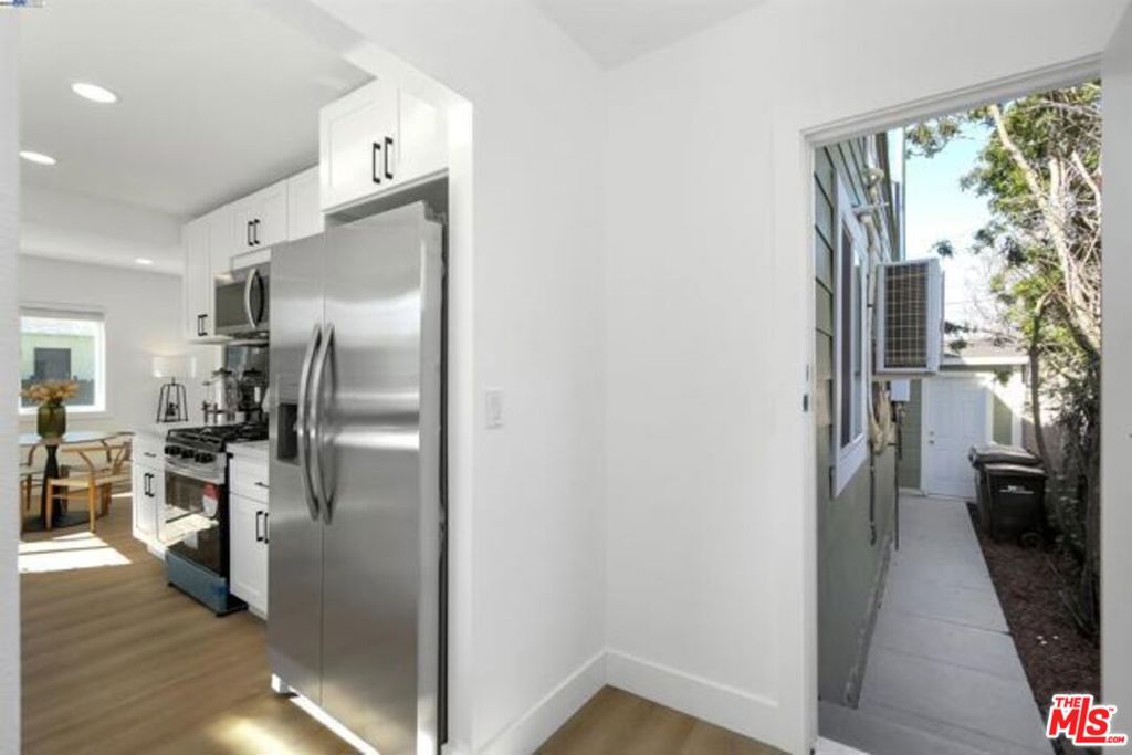5718 Los Angeles Street Property Photo 13