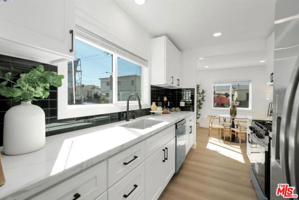 5718 Los Angeles Street Property Photo 14