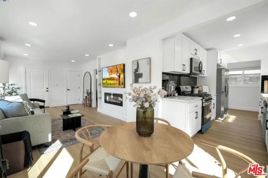 5718 Los Angeles Street Property Photo 15