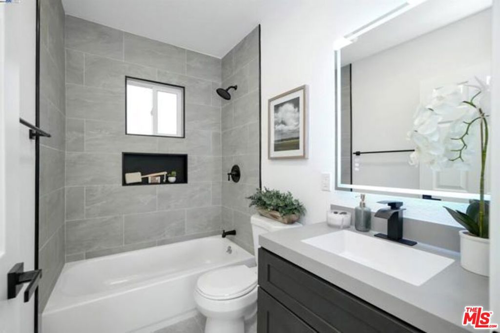 5718 Los Angeles Street Property Photo 17