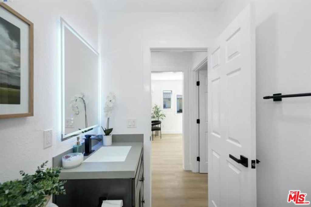 5718 Los Angeles Street Property Photo 18