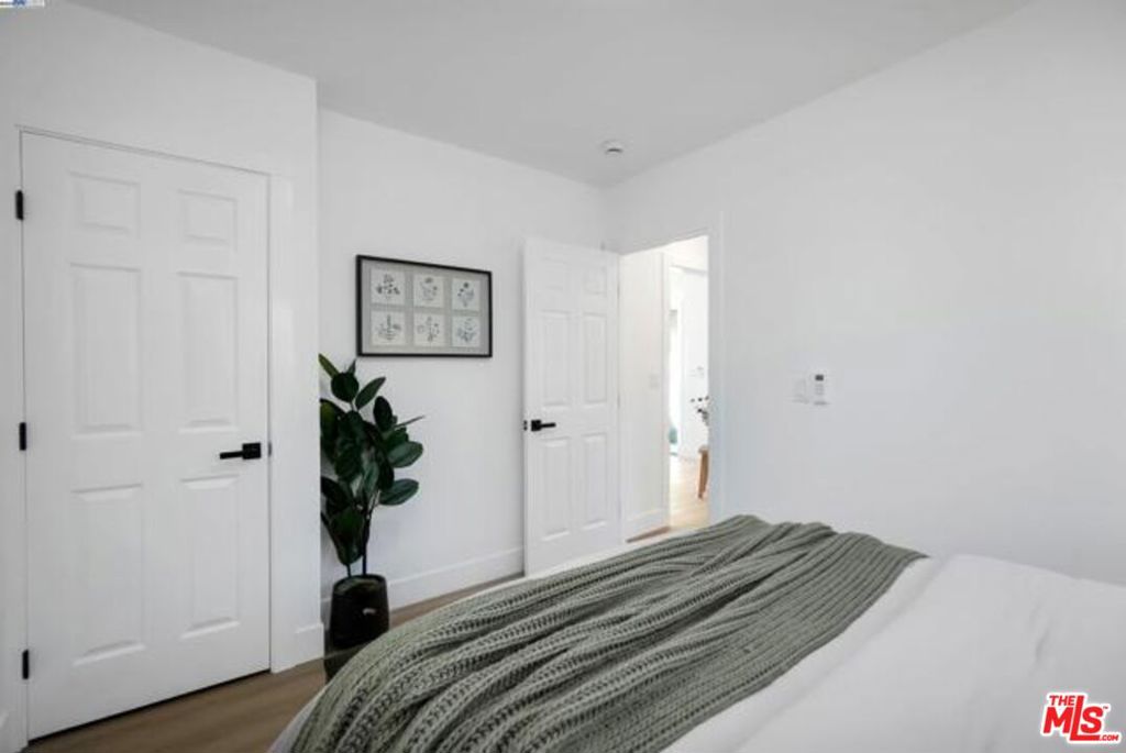 5718 Los Angeles Street Property Photo 22