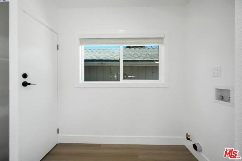 5718 Los Angeles Street Property Photo 23