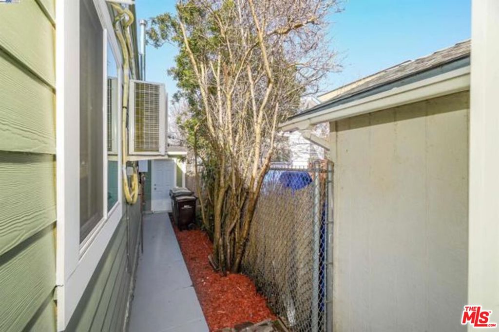 5718 Los Angeles Street Property Photo 25