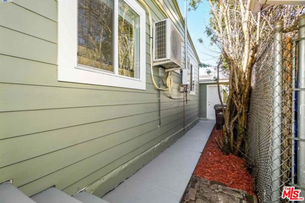 5718 Los Angeles Street Property Photo 29