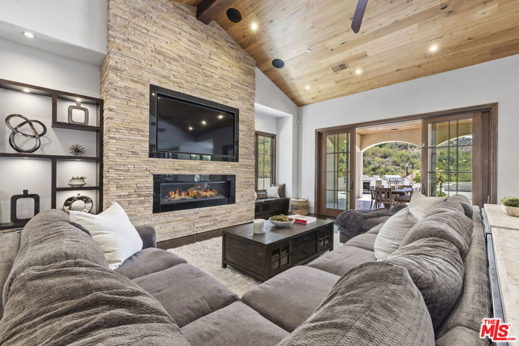 29450 Malibu View Court Property Photo 7