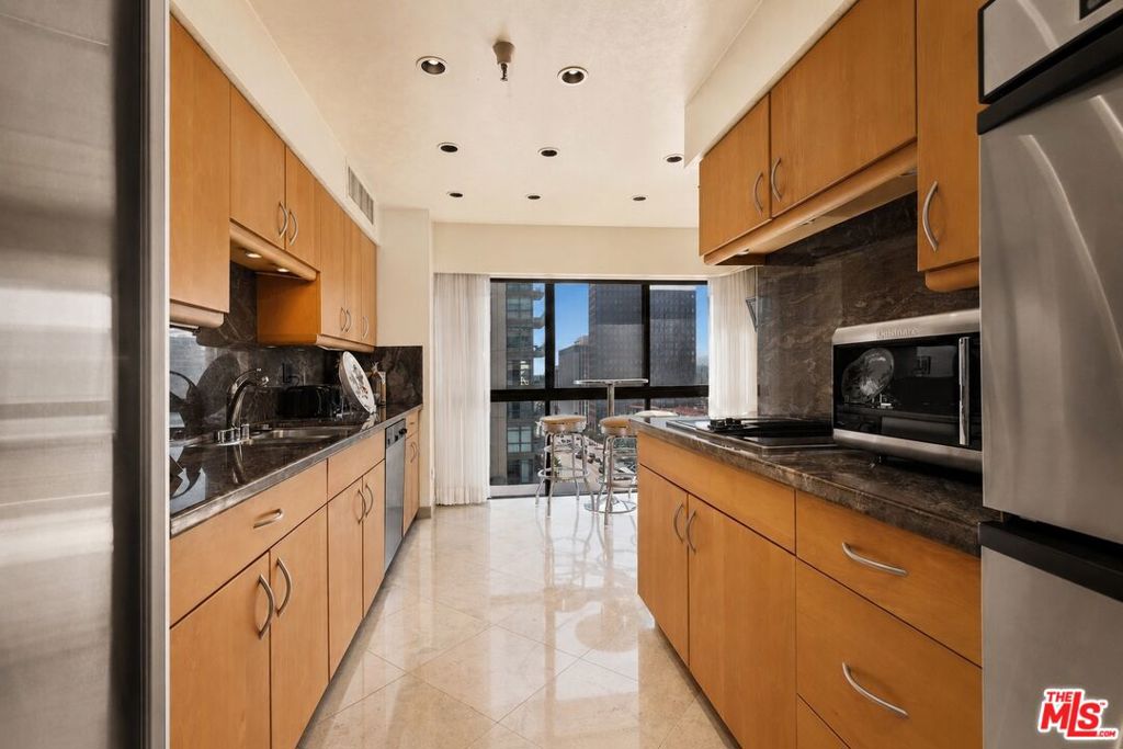 10790 Wilshire Boulevard 1001 Property Photo 8
