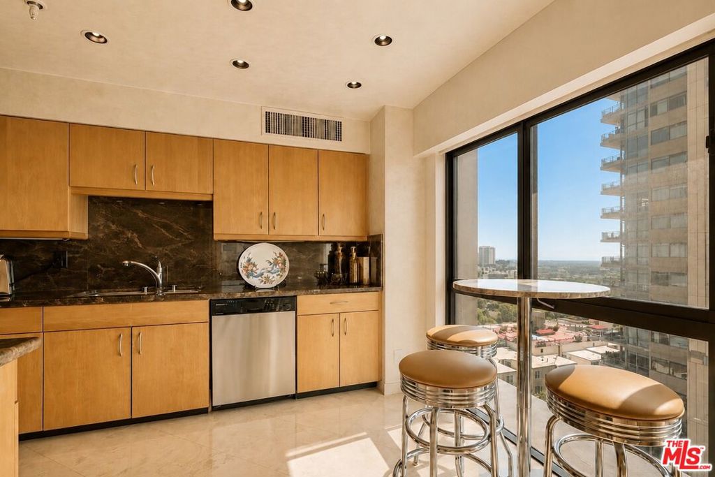 10790 Wilshire Boulevard 1001 Property Photo 12