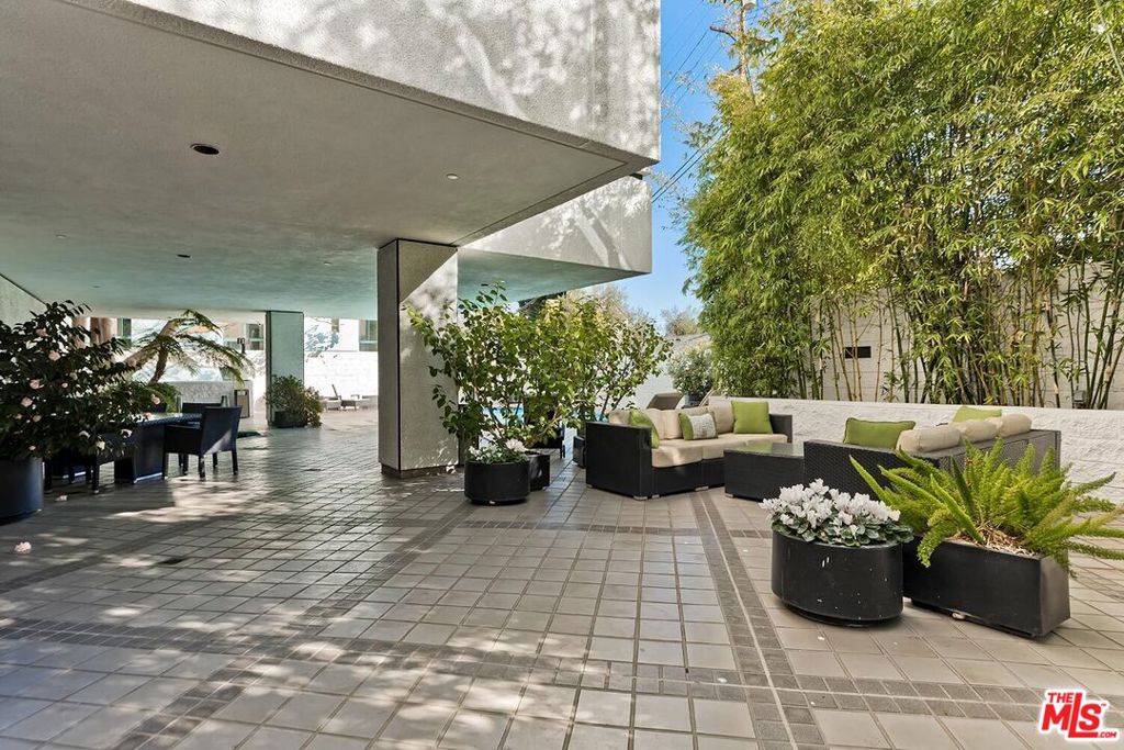 10350 Wilshire Boulevard 1102 Property Photo 34