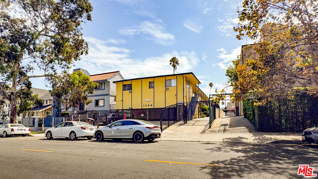 1240 S Norton Avenue Property Photo 1
