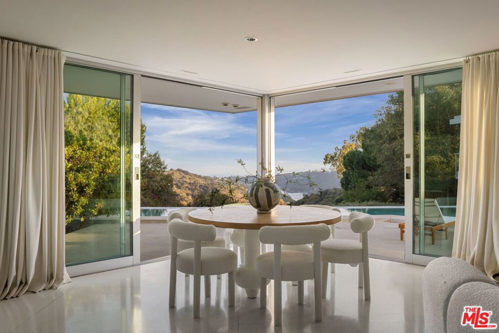 14700 Mulholland Drive Property Photo 14