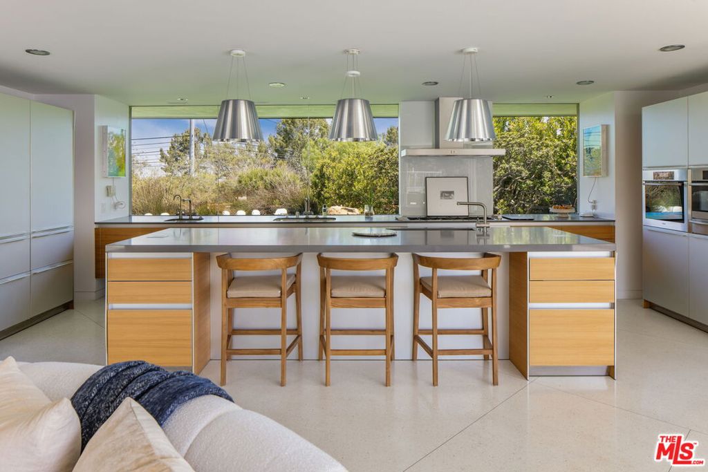 14700 Mulholland Drive Property Photo 15