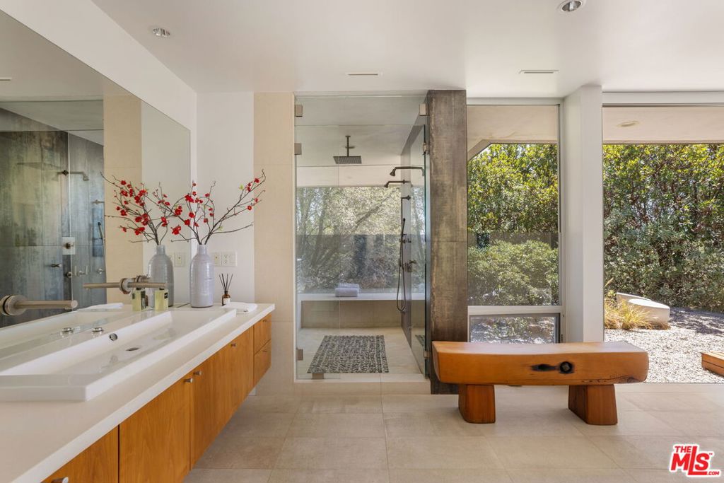 14700 Mulholland Drive Property Photo 20