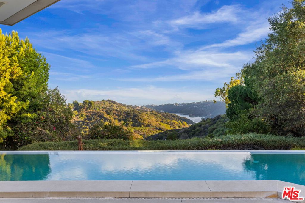 14700 Mulholland Drive Property Photo 25