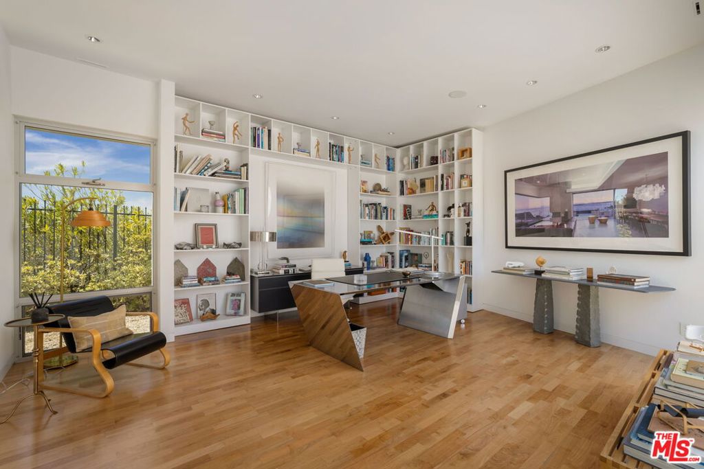 14700 Mulholland Drive Property Photo 31